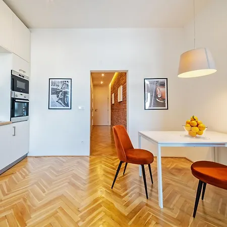 Gem Stone Center Apartment *