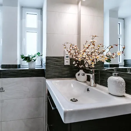 Apartment Gem Stone Center *