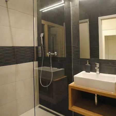 Gem Stone City Center Daire